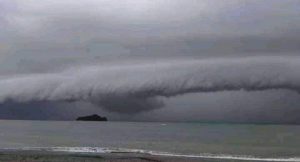 Mengenal awan Arcus yang terlihat di pesisir Utara pantai Bolmong
